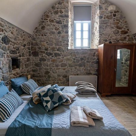Englezena'S Guesthouse Leonídio Kültér fotó