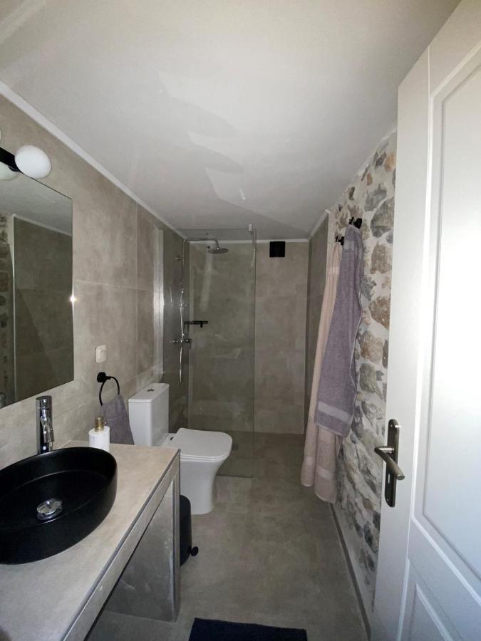 Englezena'S Guesthouse Leonídio Kültér fotó