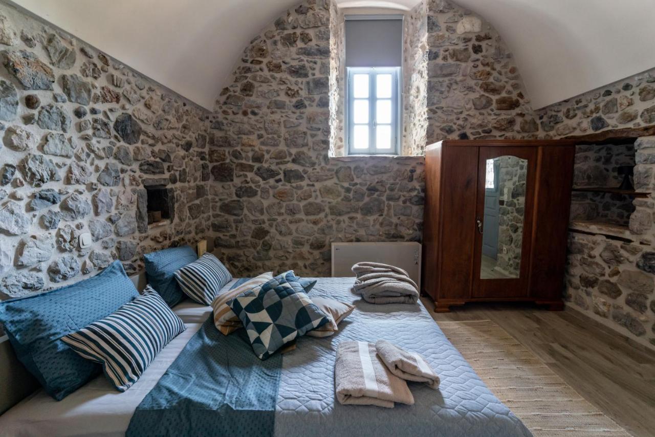 Englezena'S Guesthouse Leonídio Kültér fotó