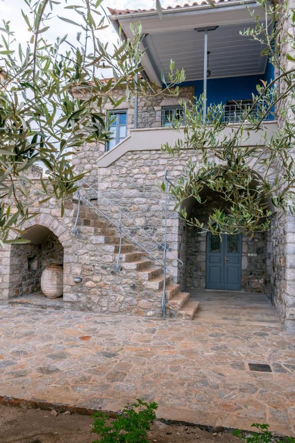 Englezena'S Guesthouse Leonídio Kültér fotó
