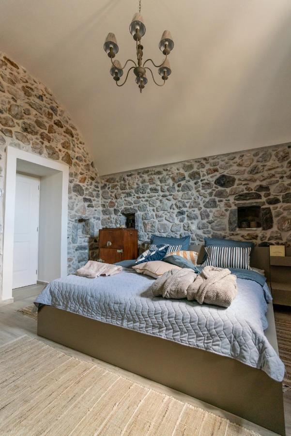 Englezena'S Guesthouse Leonídio Kültér fotó