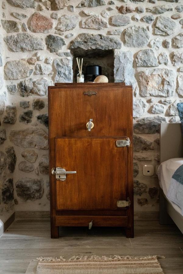 Englezena'S Guesthouse Leonídio Kültér fotó